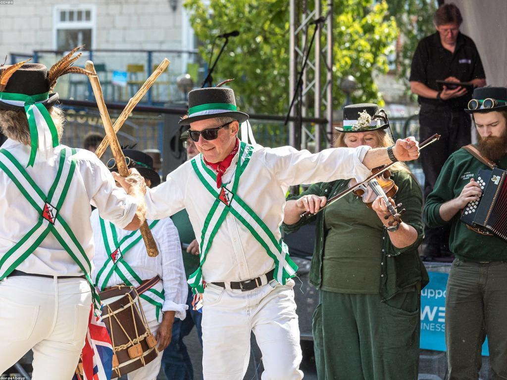 សារៈសំខាន់នៃព្រឹត្តិការណ៍ និង សកម្មភាពក្នុងសង្គម